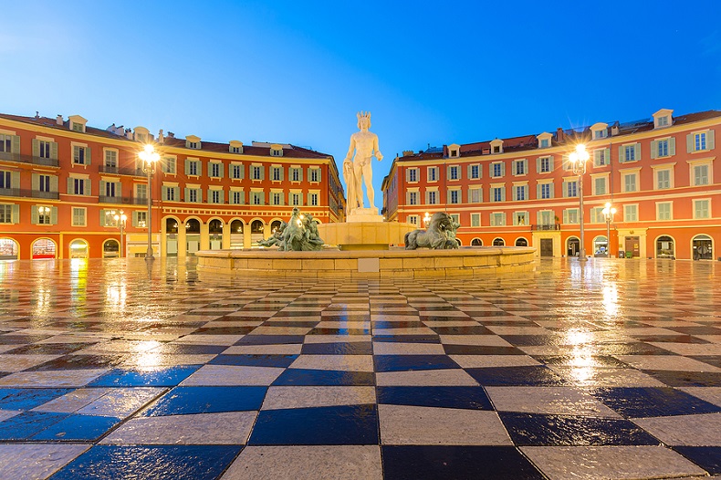 Nizza am Abend und Nachts