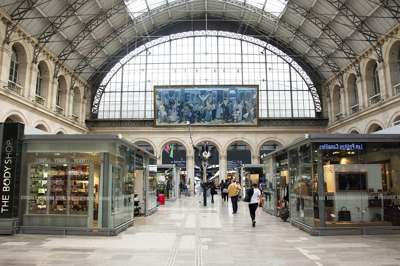 Bahnhof Gare de l'est Paris - © Stockfoto-ID: 211851367 Copyright: Tuayai
